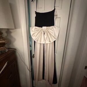 Chiara Boni Elegant Black and Cream Ensemble